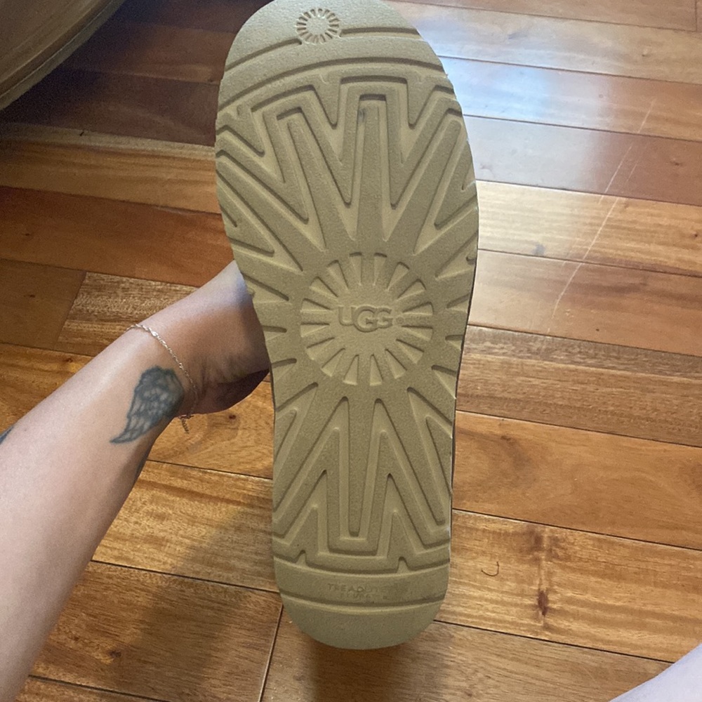 Short Uggs. - image 5